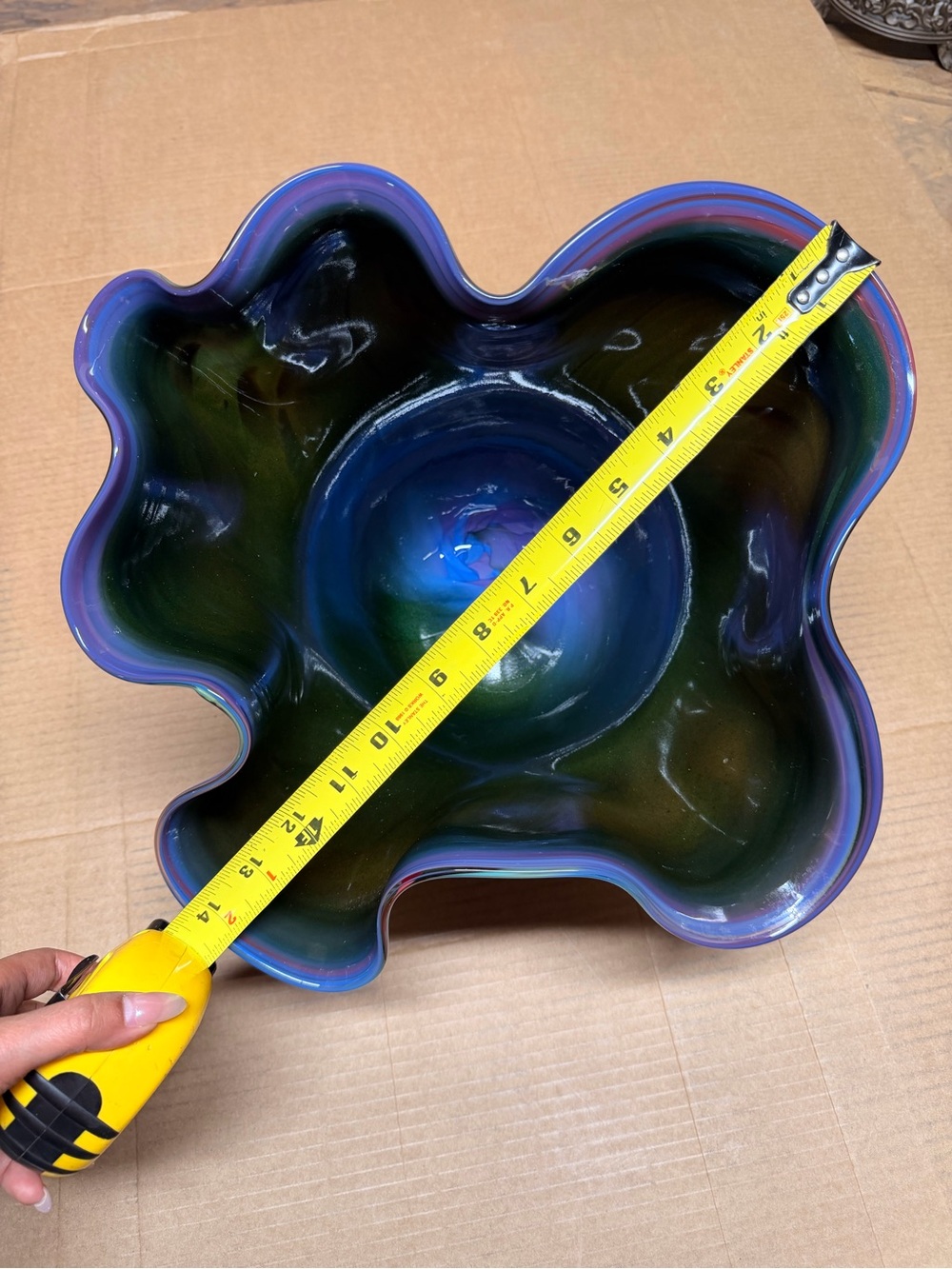 Huge 15” signed The Glass Hive Oregon Hand Blown Ruffled Ribbon Art Glass Bowl - Picture 9 of 16